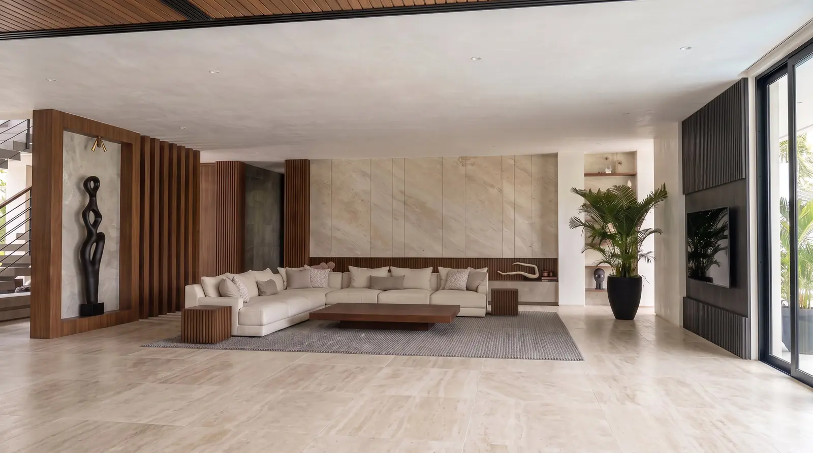 Grand Living Lounge